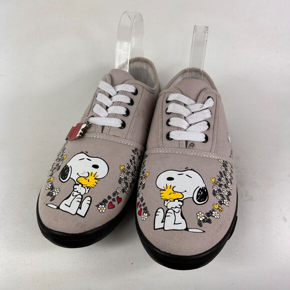 The Bradford Exchange Peanuts women's size 10 Happiness is Friendship sneakers - Picture 4 of 12